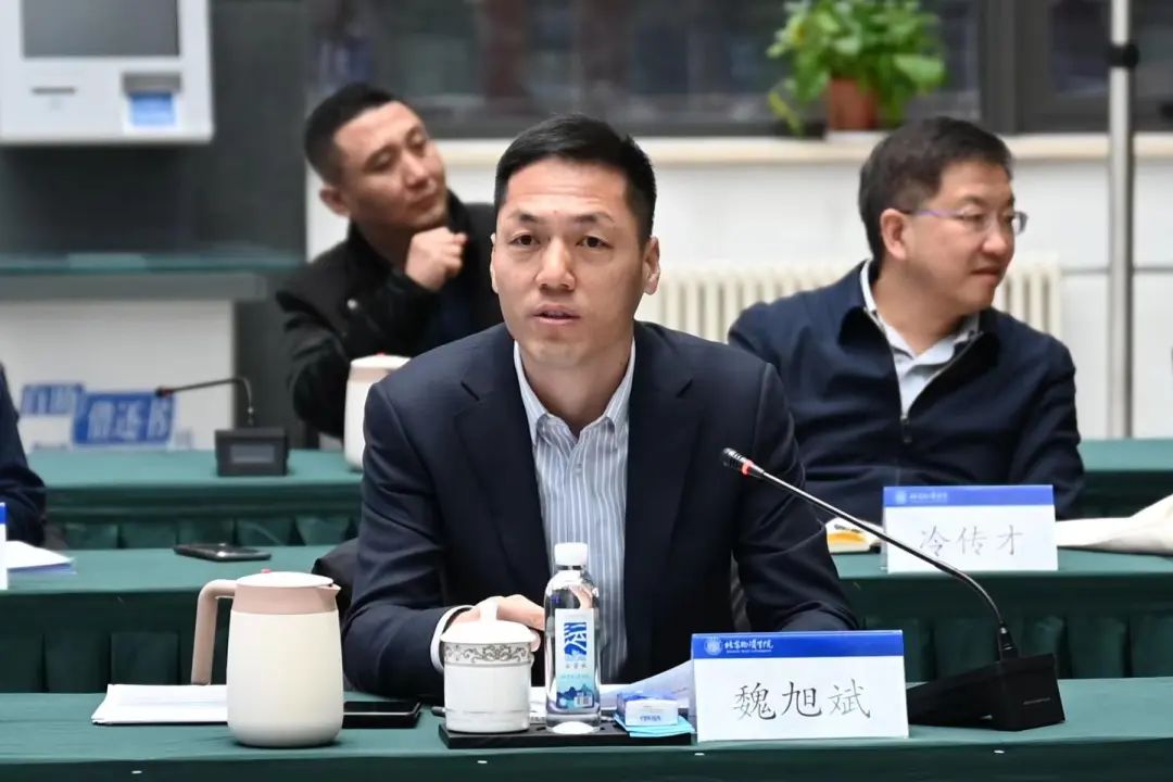 市教委主任李奕带队到校调研分类发展工作 论证智慧物流新兴交叉学科平台建设方案(图4)