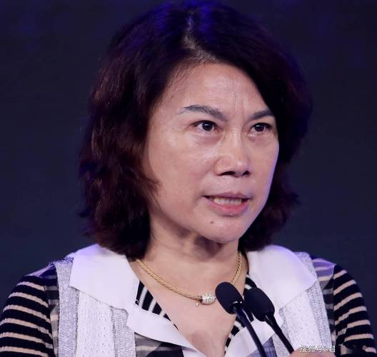 董明珠：挑战职场常规的铁娘子与她的格力时代(图2)