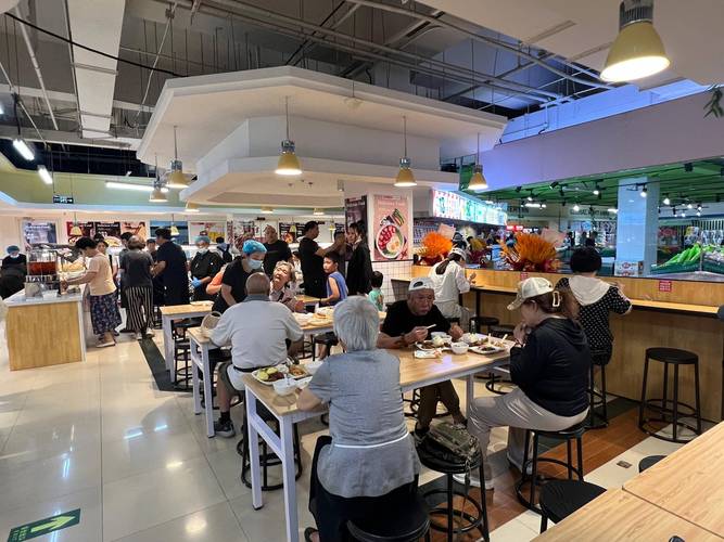 不用20元就吃到饱！超市“平价食堂”会成“打工人”新宠吗？(图1)