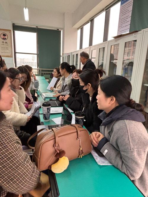 优化班级管理 提升教育艺术——井研县来凤小学召开班级管理交流工作会(图1)
