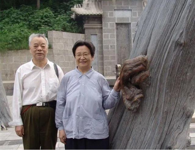 江青的外孙王效芝，经刘少奇儿子刘源介绍，娶薄一波外孙女(图12)