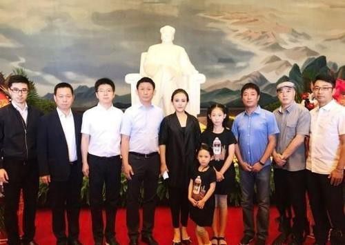 江青的外孙王效芝，经刘少奇儿子刘源介绍，娶薄一波外孙女(图16)