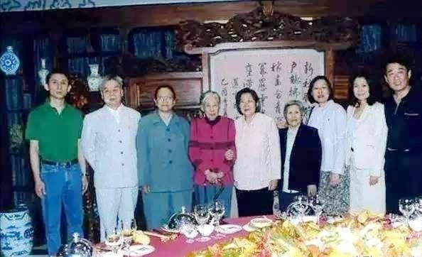 江青的外孙王效芝，经刘少奇儿子刘源介绍，娶薄一波外孙女(图6)