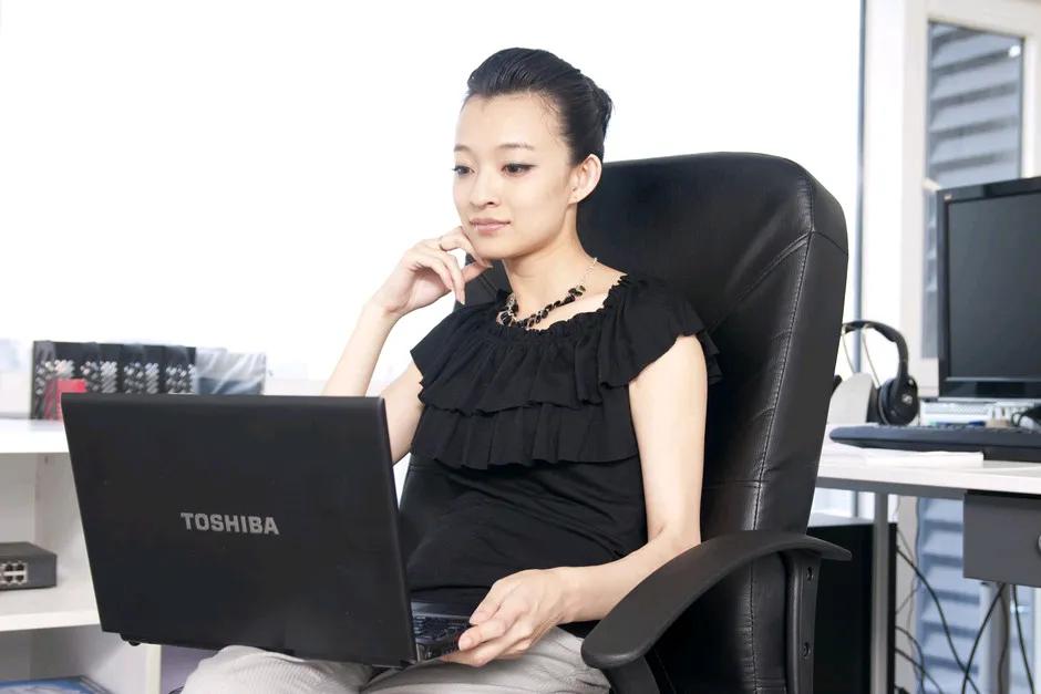 “女老板因暧昧关系被下属威胁，揭露职场潜规则的惊人真相”(图2)