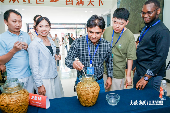 机遇中国 多彩世界｜从西部小城到买卖全球  “火辣”中国味征服“国际胃”