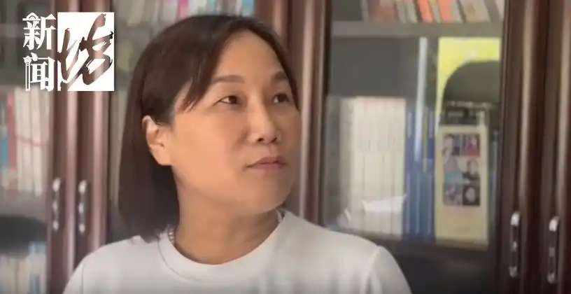 居民捡垃圾放屋里谁来管_房门被巨量垃圾堵住 社区：老人捡的_小区捡垃圾老人