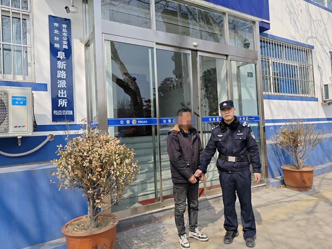 冒充汽车_男子冒充交警查车_