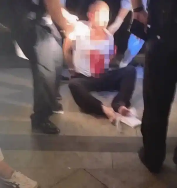 现场抓出轨妻子_浙江温州街头砍人事件_男子回家目睹妻子出轨持刀追砍