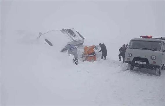 _古国怪遇记_杰娜总裁小说之出去游玩遇雪灾